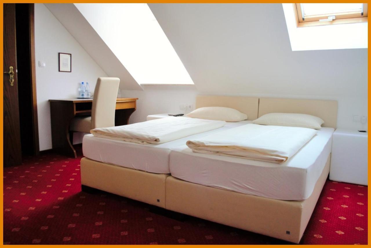 Hotel-Garni 'Zum Weinkrug' Sommerhausen Zewnętrze zdjęcie