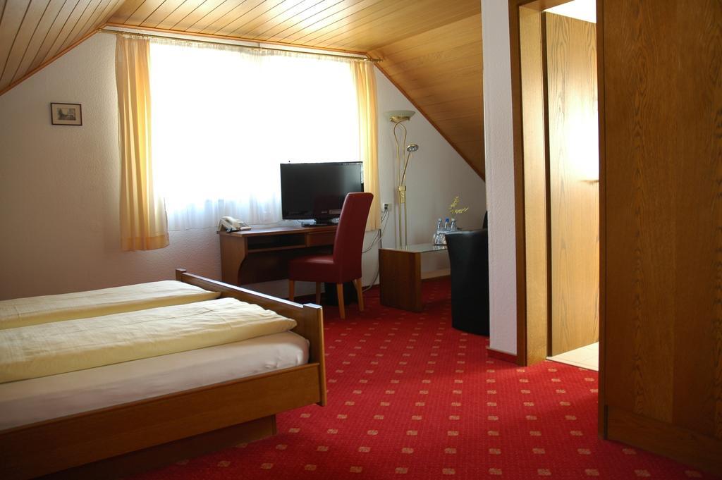 Hotel-Garni 'Zum Weinkrug' Sommerhausen Pokój zdjęcie