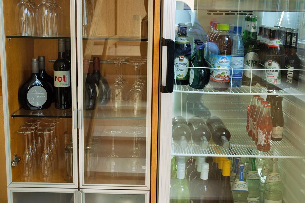 Hotel-Garni 'Zum Weinkrug' Sommerhausen Zewnętrze zdjęcie