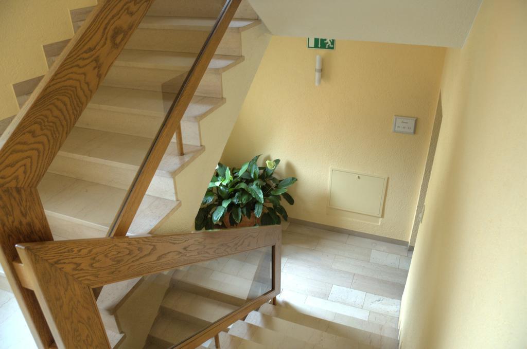 Hotel-Garni 'Zum Weinkrug' Sommerhausen Zewnętrze zdjęcie