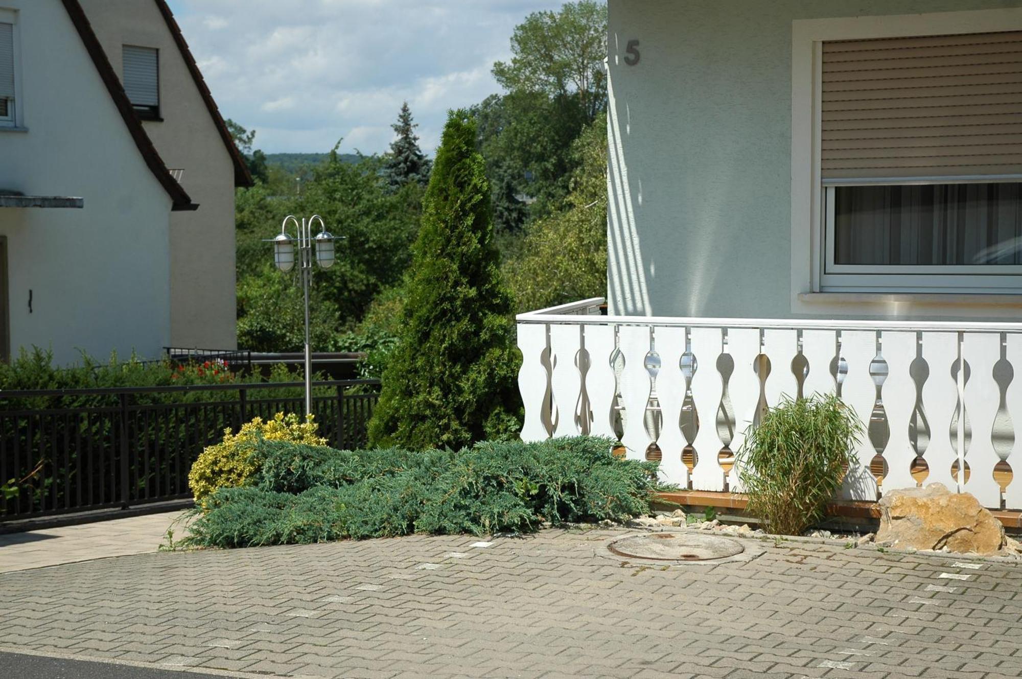 Hotel-Garni 'Zum Weinkrug' Sommerhausen Zewnętrze zdjęcie